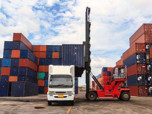 物流公司司机难招？ 原因何在？